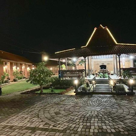 Djoglo Djatimalang Guesthouse Blitar Dış mekan fotoğraf