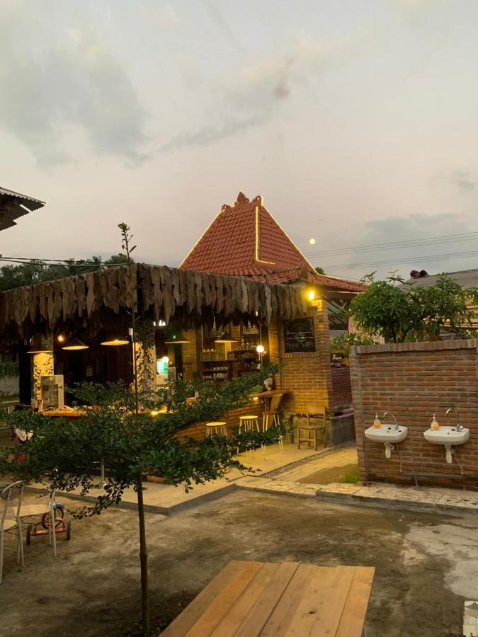 Djoglo Djatimalang Guesthouse Blitar Dış mekan fotoğraf