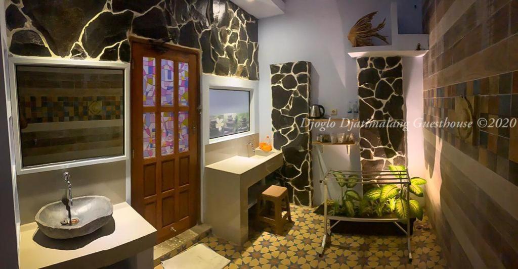 Djoglo Djatimalang Guesthouse Blitar Dış mekan fotoğraf