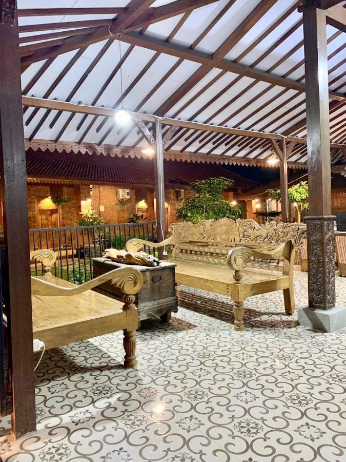 Djoglo Djatimalang Guesthouse Blitar Dış mekan fotoğraf
