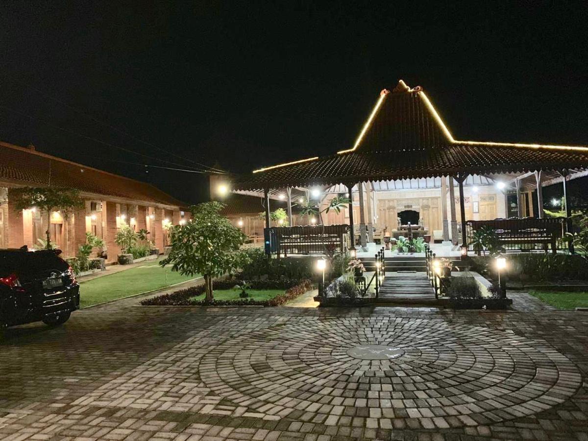 Djoglo Djatimalang Guesthouse Blitar Dış mekan fotoğraf