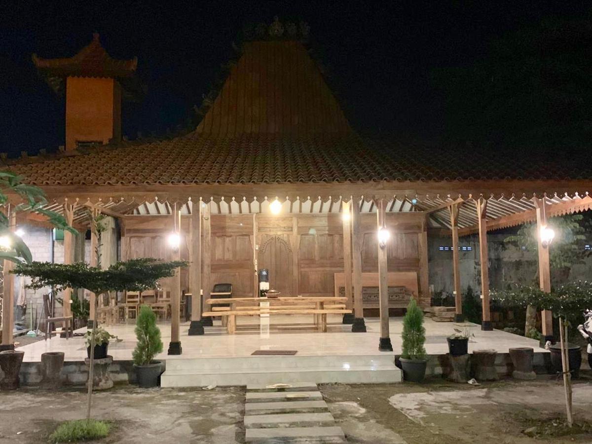 Djoglo Djatimalang Guesthouse Blitar Dış mekan fotoğraf