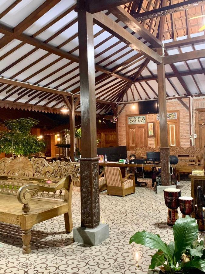 Djoglo Djatimalang Guesthouse Blitar Dış mekan fotoğraf